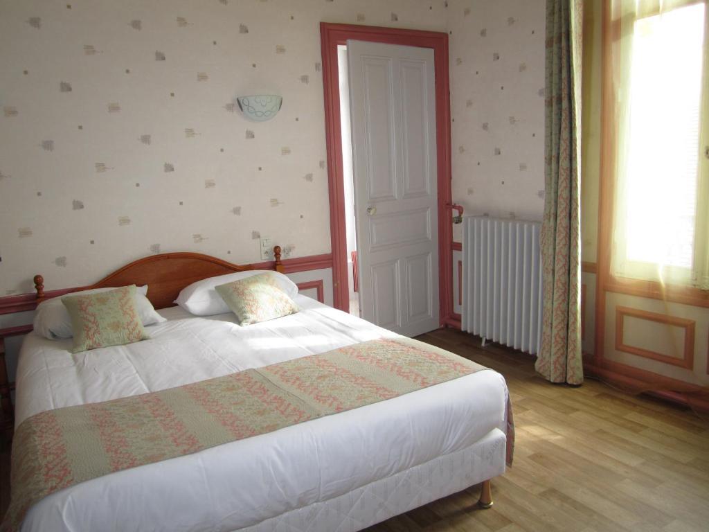 Hotel Arlequin Троа Екстериор снимка